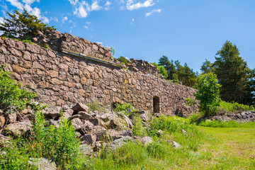 Fototapeta na wymiar View of The wall of The Svartholm fortress, Loviisa, Finland