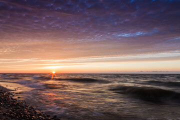 Zachód słońca nad morzem Bałtyckim w Sarbinowie