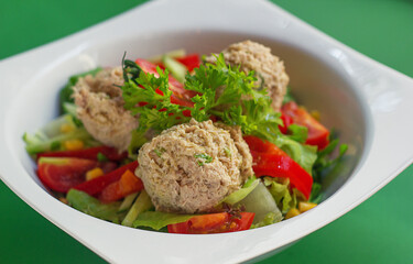 Tuna Fish Salad With Tomatoes