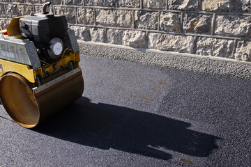 Paving the road with porous asphalt for traffic noise.reduction in Geneva, switzerland