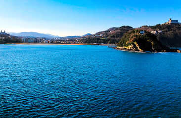 Obraz premium Panoramic view of Ondarreta beach in San Sebastián