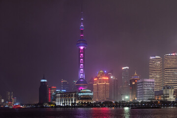 Obraz premium February 2019, Shangahi. Panorama of the city from the Bund on a rainy evening