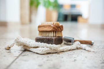 Natürlichkeit im Badezimmer, waschen reinigen mit Seife und Bürste, plastikfreie und müllfreie...