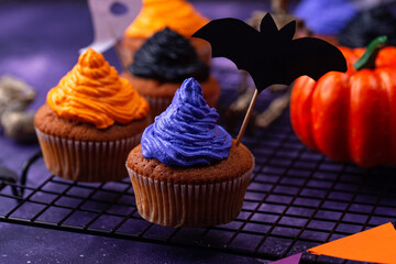 Halloween cupcakes with color cream