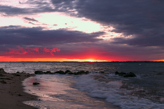 blutroter Sonnenuntergang an der Ostsee © Lars Gieger