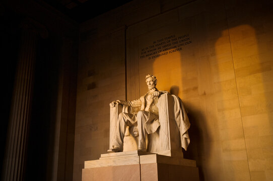 Lincoln Memorial At Sunrise