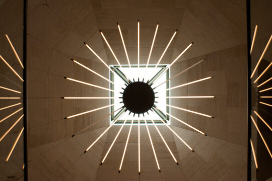 Symmetrical neon light