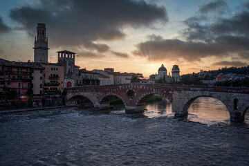 Fototapeta na wymiar bridge over the river - Verona