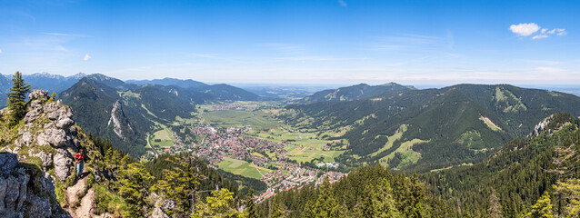 Fototapeta na wymiar Blick vom Schartenkopf auf Oberammergau