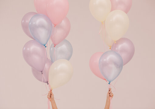 Fototapeta Hands Holding Balloons
