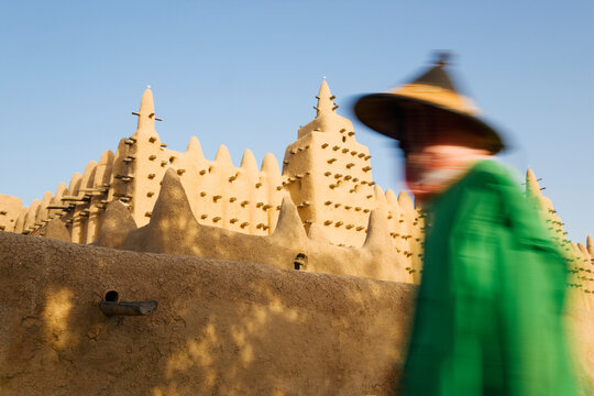 Africa, West Africa, Mali, Mopti Region, Niger Inland Delta, Djenne, Djenne Mosque, The Mosque is the largest mud structure in the world, Djenne is a UNESCO World Heritage Site,