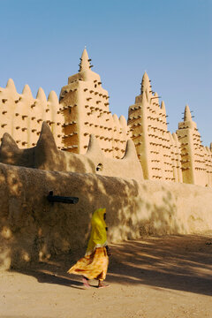 Africa, West Africa, Mali, Mopti Region, Niger Inland Delta, Djenne, Djenne Mosque, The Mosque is the largest mud structure in the world, Djenne is a UNESCO World Heritage Site,