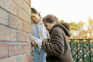 Homecare Provider Helps Elderly Patient with Mobility