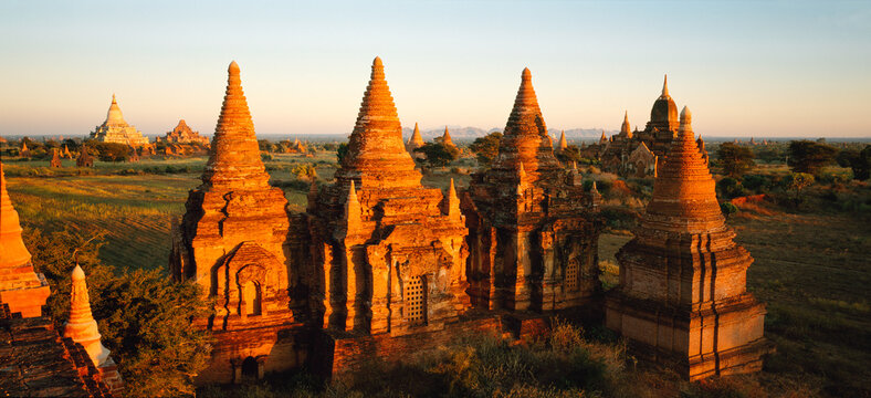 View over the old temples and pagodas of the ruined city of Pagan, Bagan, Myanmar, Asia