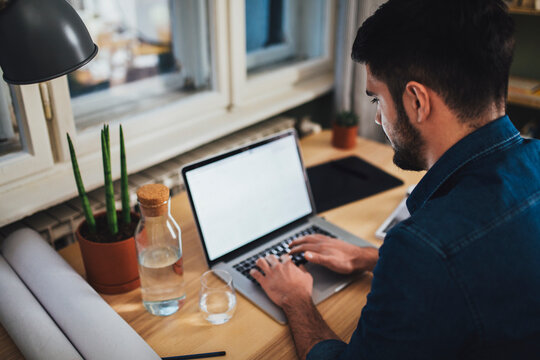 805,841 BEST Looking At Computer IMAGES, STOCK PHOTOS & VECTORS | Adobe