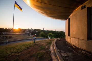Obraz premium Kyiv, Ukraine 08.23.2020: National flag of independent Ukraine waving in the wind