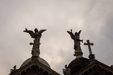 Fototapeta na wymiar statue of angel in cementery