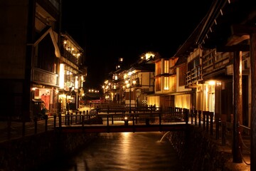 Fototapeta na wymiar 銀山温泉の夜景