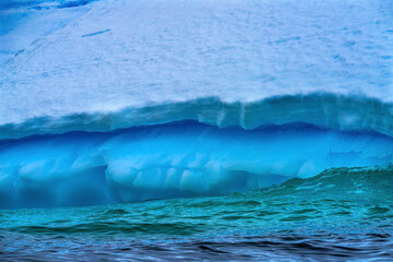 Fototapeta na wymiar Floating Blue Green Iceberg Closeup Antarctica