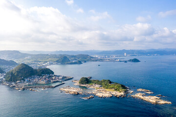 鴨川市街と仁右衛門島（千葉県鴨川市）