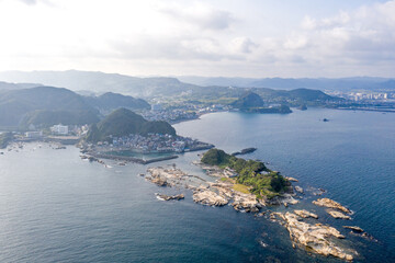 鴨川市街と仁右衛門島（千葉県鴨川市）