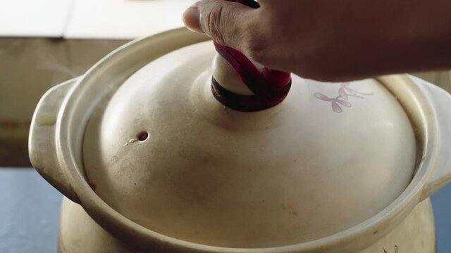 A pot of Cantonese old hot soup, claypot soup