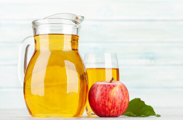 Apple juice and red apple fruits