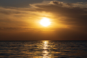 Fototapeta na wymiar incredibly beautiful golden sunset over the sea for background and screensaver