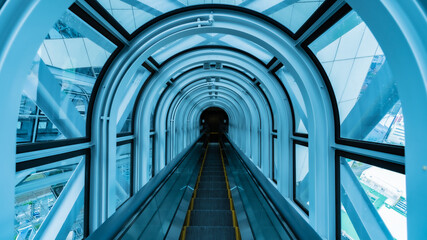 梅田スカイビル 空中庭園展望台  エスカレーター