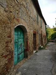 Fototapeta na wymiar typical old stone house in Asciano, Italy