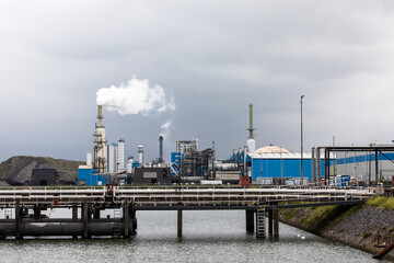 Obraz premium oil refinery plant