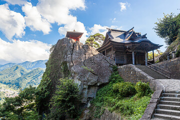 山形県 山寺　立石寺の開山堂と納経堂からの眺め