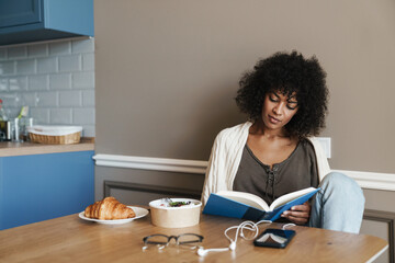 Fototapeta na wymiar Attractive african woman reading a book