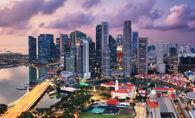 Fototapeta na wymiar Singapore Skyline and view of skyscrapers on Marina Bay