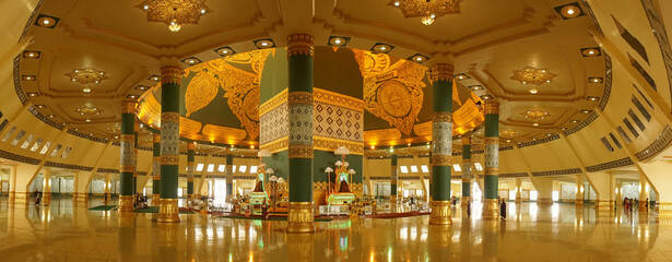 Golden Uppatasanti Pagoda Buddha Temple in Naypyidaw, Myanmar / Burma.