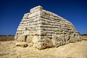 Naveta des Tudons,monumento funerario colectivo (1000 a.c.). Ciutadella.Menorca.Islas Baleares.España. © Tolo