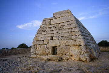 Naveta des Tudons,monumento funerario colectivo (1000 a.c.). Ciutadella.Menorca.Islas Baleares.España. © Tolo