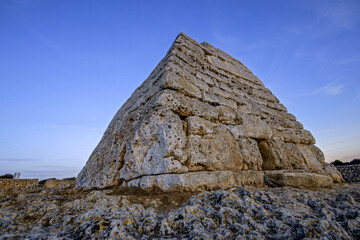 Naveta des Tudons,monumento funerario colectivo (1000 a.c.). Ciutadella.Menorca.Islas Baleares.España. © Tolo