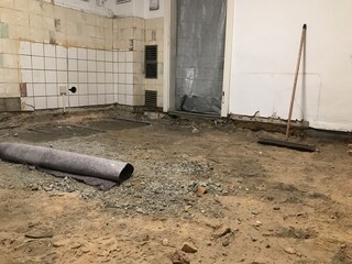 baustelle entkernter Raum mit nbeuafbau modernisierung