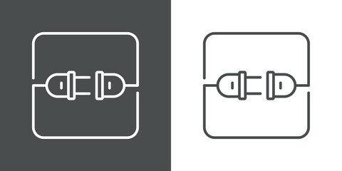 Concepto energía eléctrica. Logotipo lineal enchufe eléctrico con cable y conector en cuadrado en fondo gris y fondo blanco