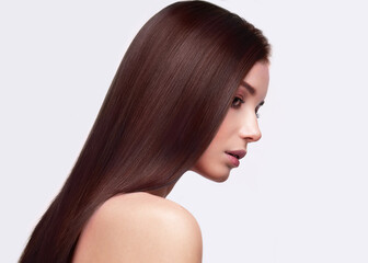 Obraz premium Portrait of beautiful brown-haired woman with a perfectly smooth hair, and classic make-up