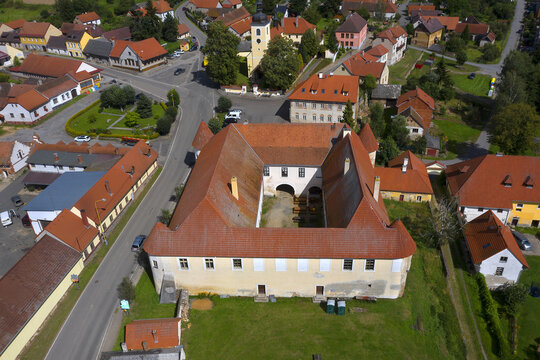 Lounovice pod Blanikem Chateau (Lounovice under Blanik), the original fortress was rebuilt into a Renaissance chateau and later in 1675 modified in the Baroque style, Bohemia, Czech Republic
