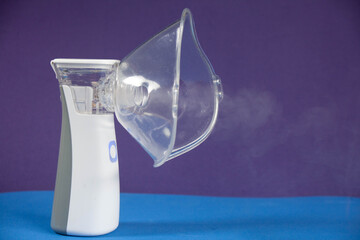 Inalador portátil, nebulizador portátil.