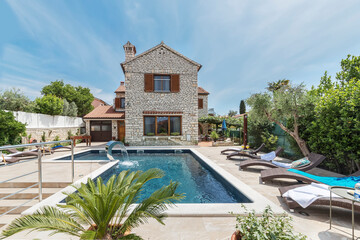 Fototapeta premium House and swimming pool