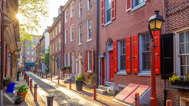 The historic old city in Philadelphia, Pennsylvania. Elfreth's Alley, referred to as the nation's oldest residential street © f11photo