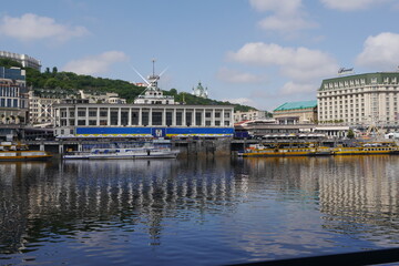 Fototapeta na wymiar Kiev. River station