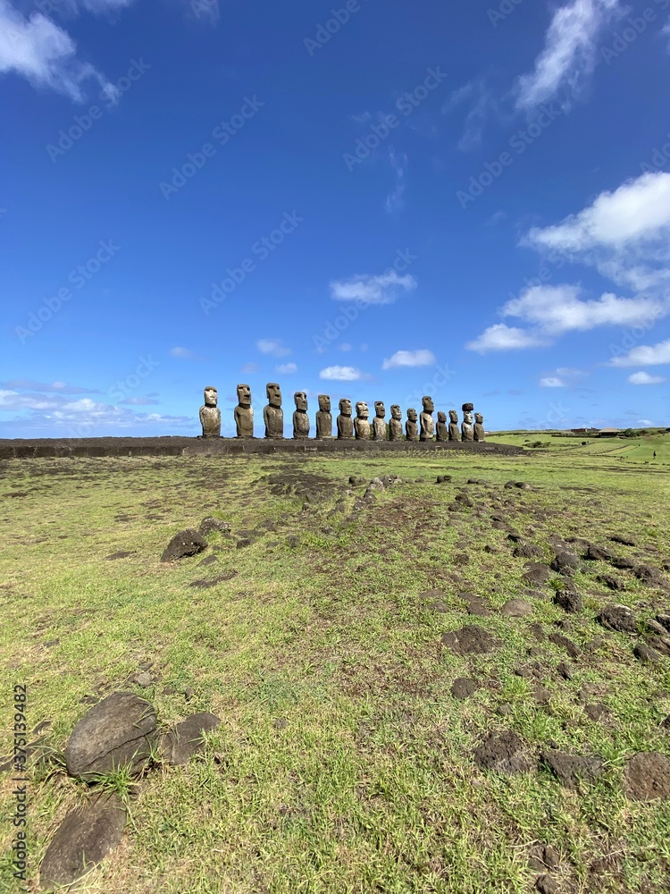 Canvas Prints Moaïs de Tongariki à l'île de Pâques	