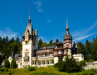 Fototapeta premium Impressive landscape with ancient Peles Castle, Sinaia, Romania