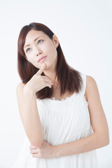 Fototapeta premium 考え込む女性