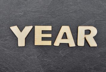 Begriff aus Hozbuchstaben auf Schieferplatte